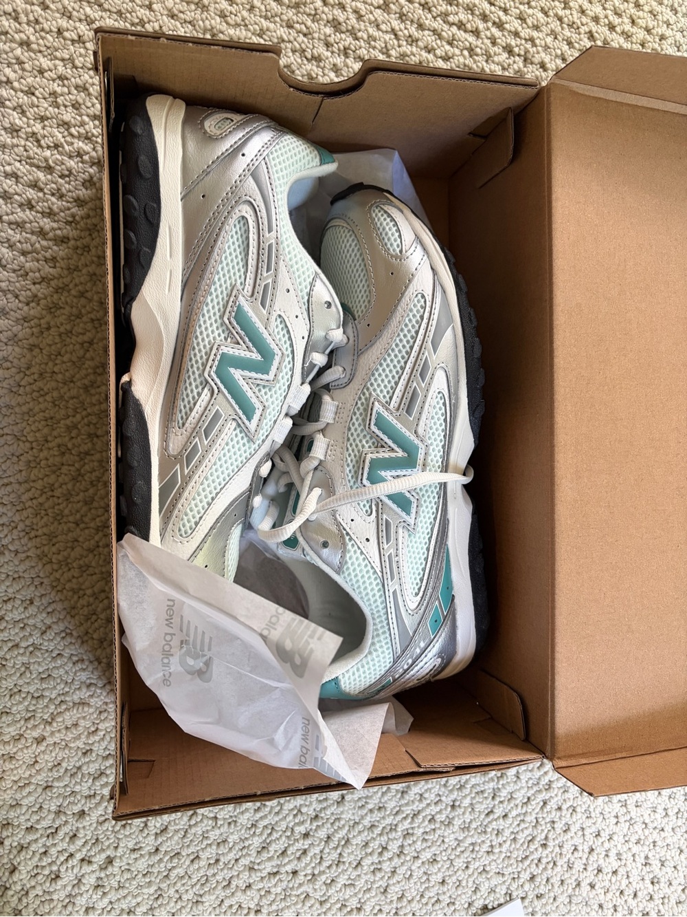 New Balance 204L Sneaker Light Silver Metallic Sz women’s 7 1/2